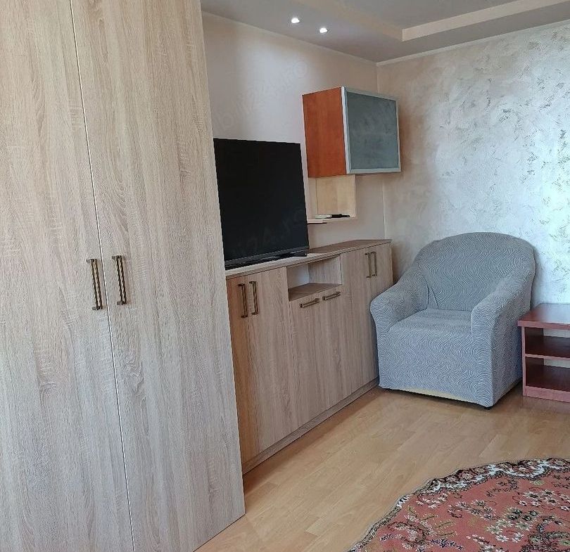 De inchiriat apartament 2 camere micro 20, et. 9, 350 euro negociabil