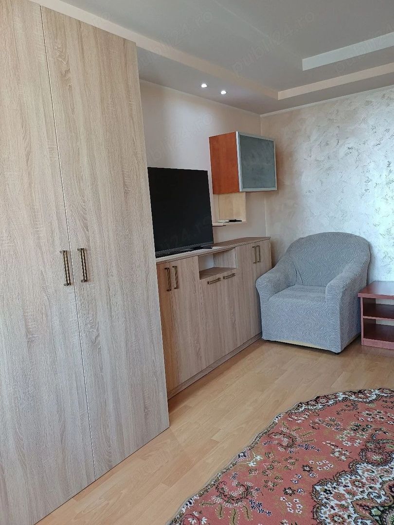 De inchiriat apartament 2 camere micro 20, et. 9, 350 euro negociabil