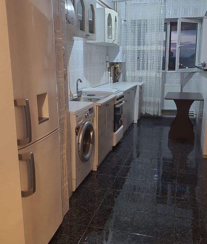 De inchiriat apartament 3 camere, Micro 20, 2100 lei