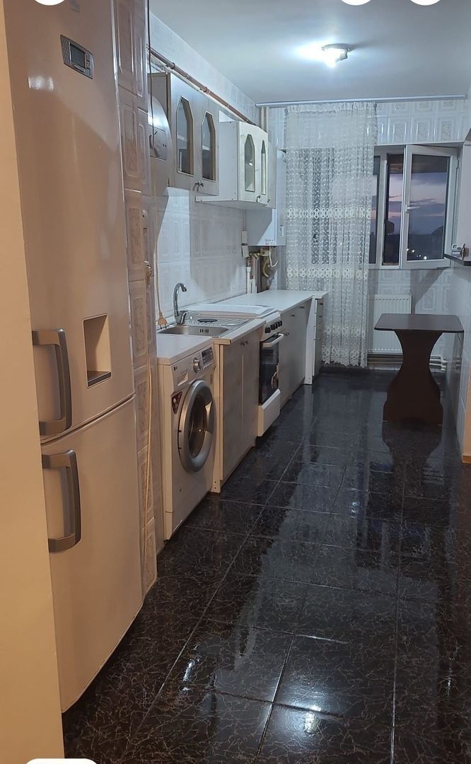 De inchiriat apartament 3 camere, Micro 20, 2100 lei