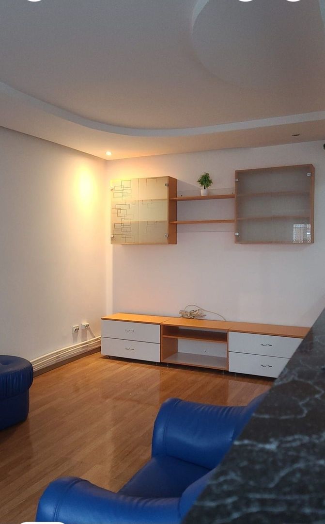 De inchiriat apartament 3 camere, Micro 20, 2100 lei