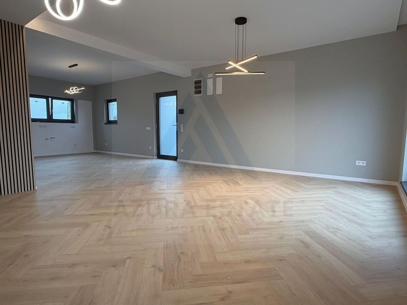 Apartament la vila 4 camere 3 bai si curte 200 mp in Arhitectilor