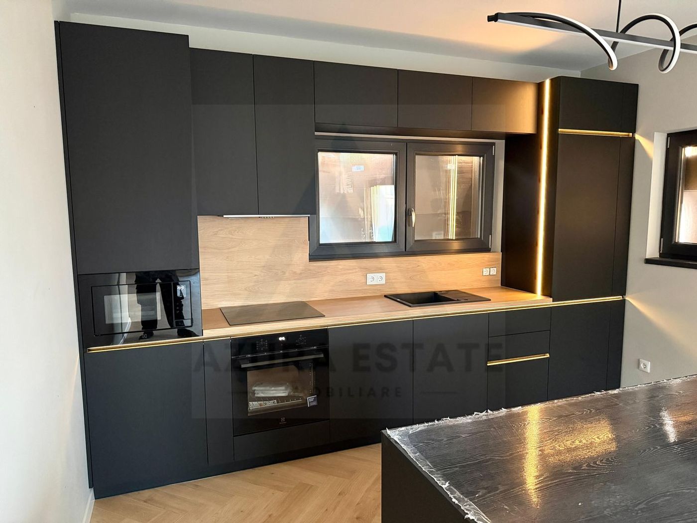 Apartament la vila 4 camere 3 bai si curte 200 mp in Arhitectilor