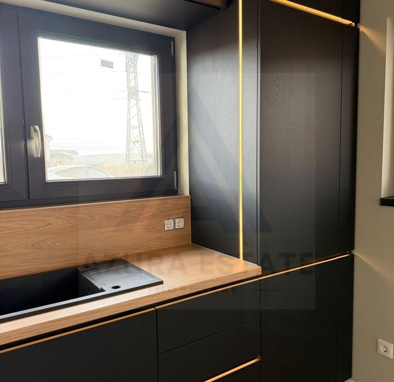 Apartament la vila 4 camere 3 bai si curte 200 mp in Arhitectilor