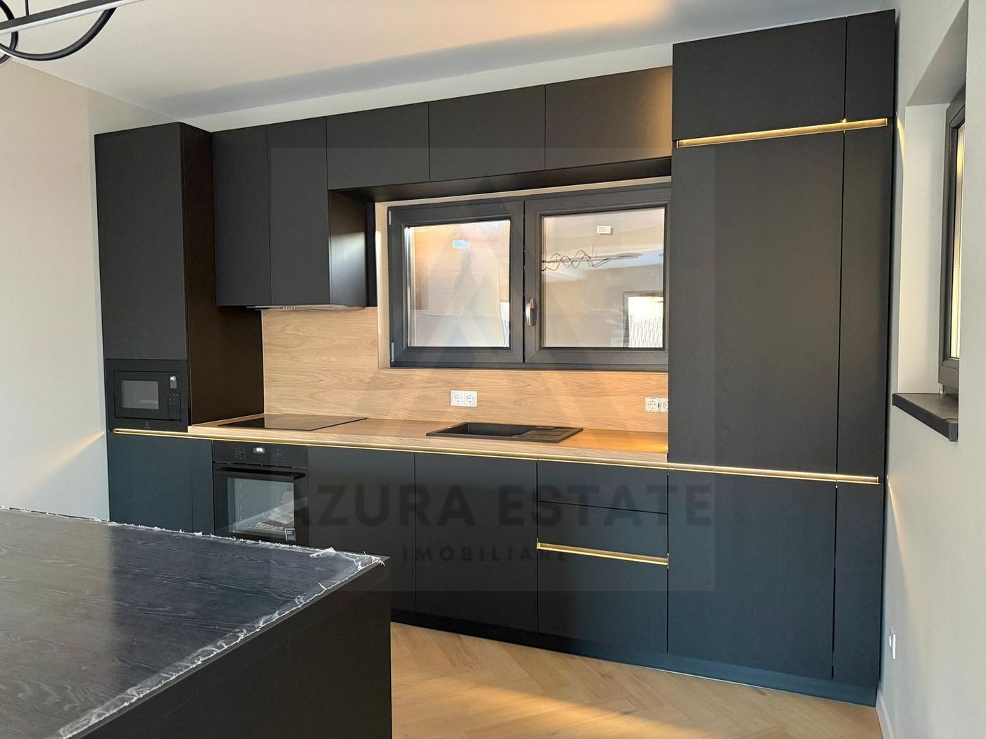 Apartament la vila 4 camere 3 bai si curte 200 mp in Arhitectilor