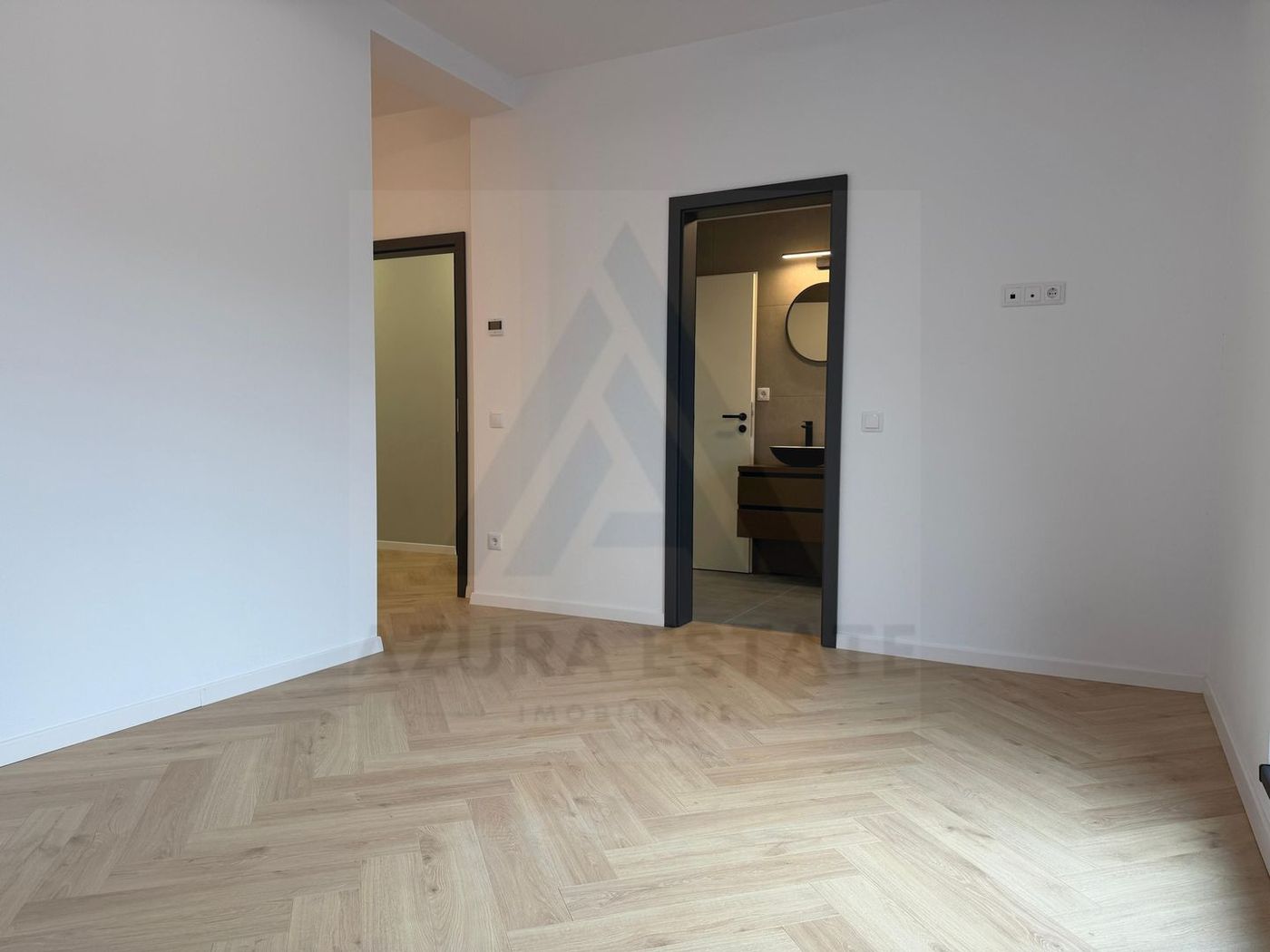 Apartament la vila 4 camere 3 bai si curte 200 mp in Arhitectilor
