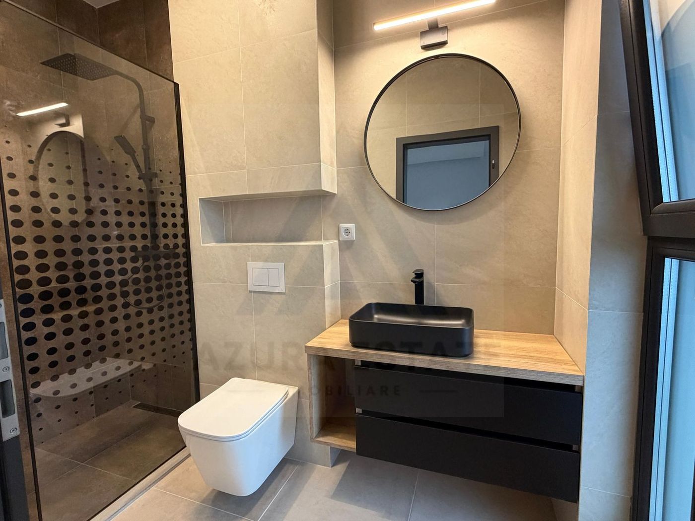 Apartament la vila 4 camere 3 bai si curte 200 mp in Arhitectilor