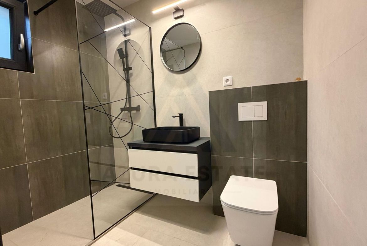 Apartament la vila 4 camere 3 bai si curte 200 mp in Arhitectilor