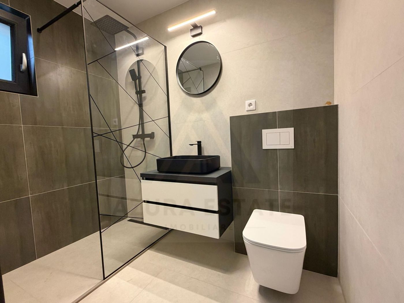 Apartament la vila 4 camere 3 bai si curte 200 mp in Arhitectilor