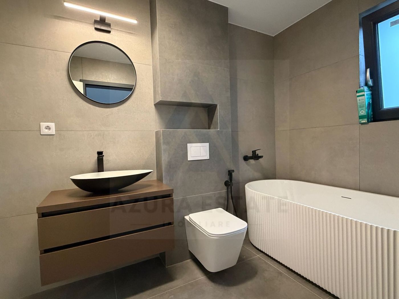 Apartament la vila 4 camere 3 bai si curte 200 mp in Arhitectilor