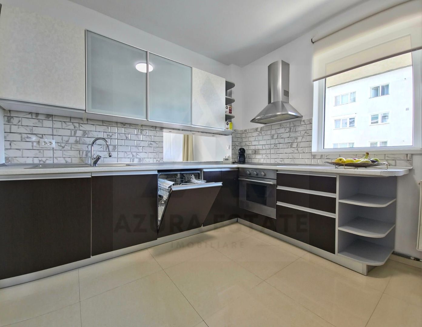 Apartament premium 3 camere 93 mp utili 3 terase etaj 2 zona Hipodrom