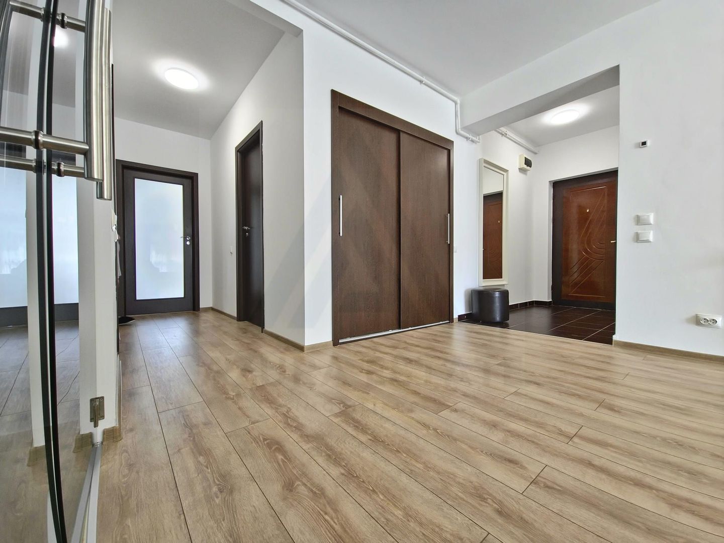 Apartament premium 3 camere 93 mp utili 3 terase etaj 2 zona Hipodrom