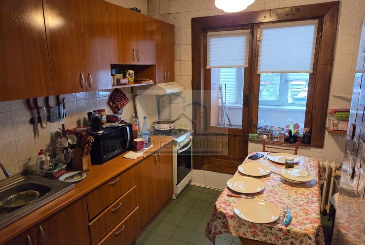 Apartament 3 camere spațios | 63 mp + balcon | bloc 1981 | Olteniței –