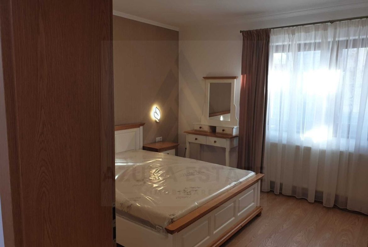 Apartament la casa 2 dormitoare terasa si curte proprie Sub Arini