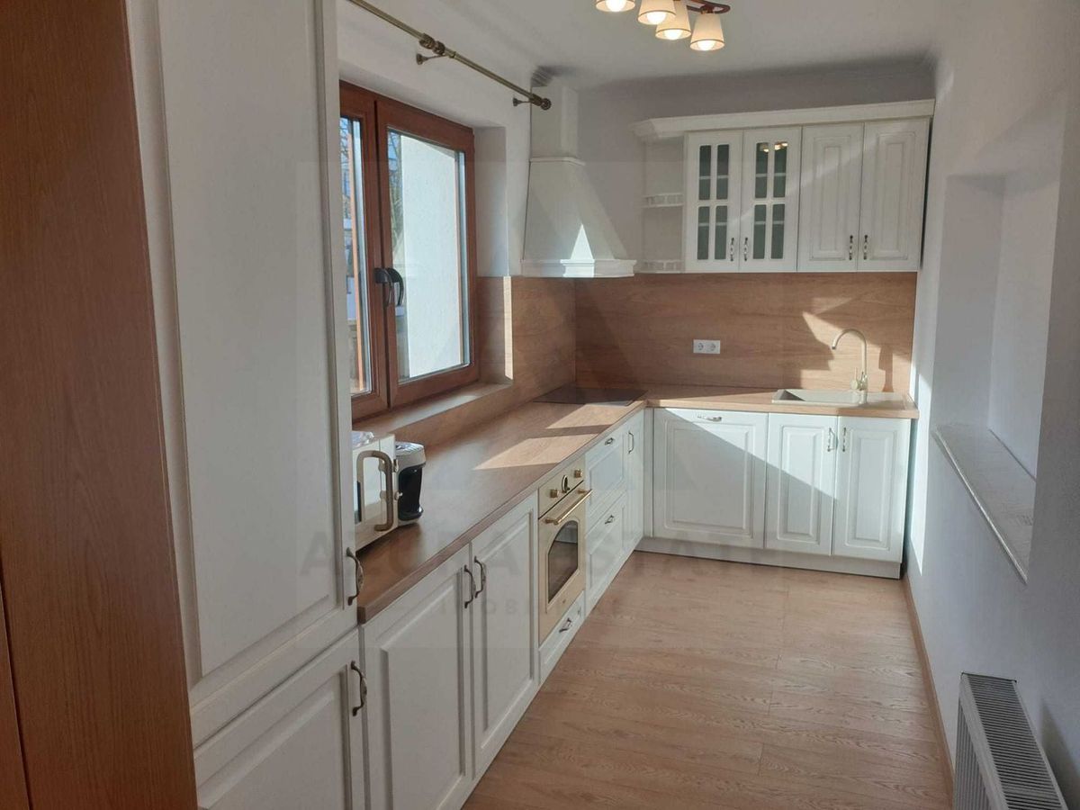 Apartament la casa 2 dormitoare terasa si curte proprie Sub Arini