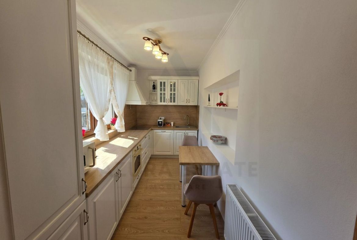 Apartament la casa 2 dormitoare terasa si curte proprie Sub Arini