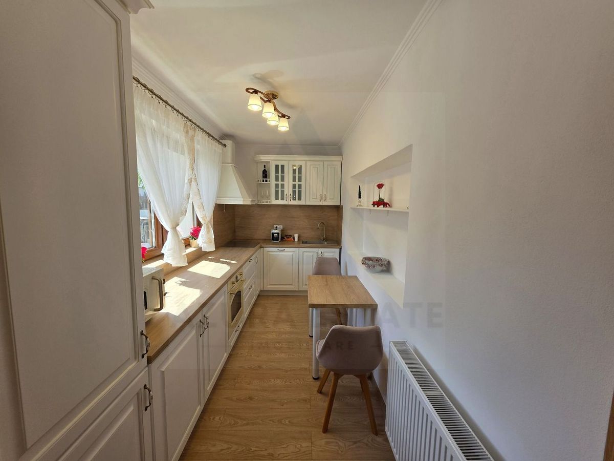 Apartament la casa 2 dormitoare terasa si curte proprie Sub Arini
