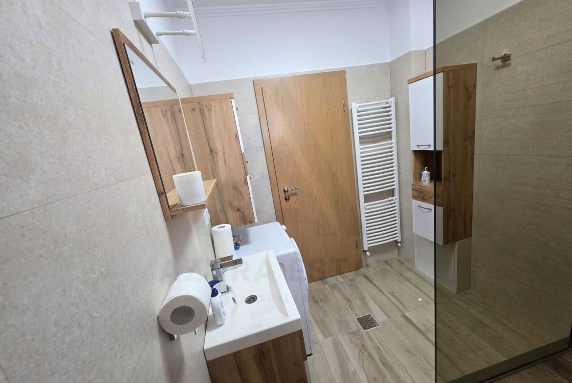 Apartament la casa 2 dormitoare terasa si curte proprie Sub Arini