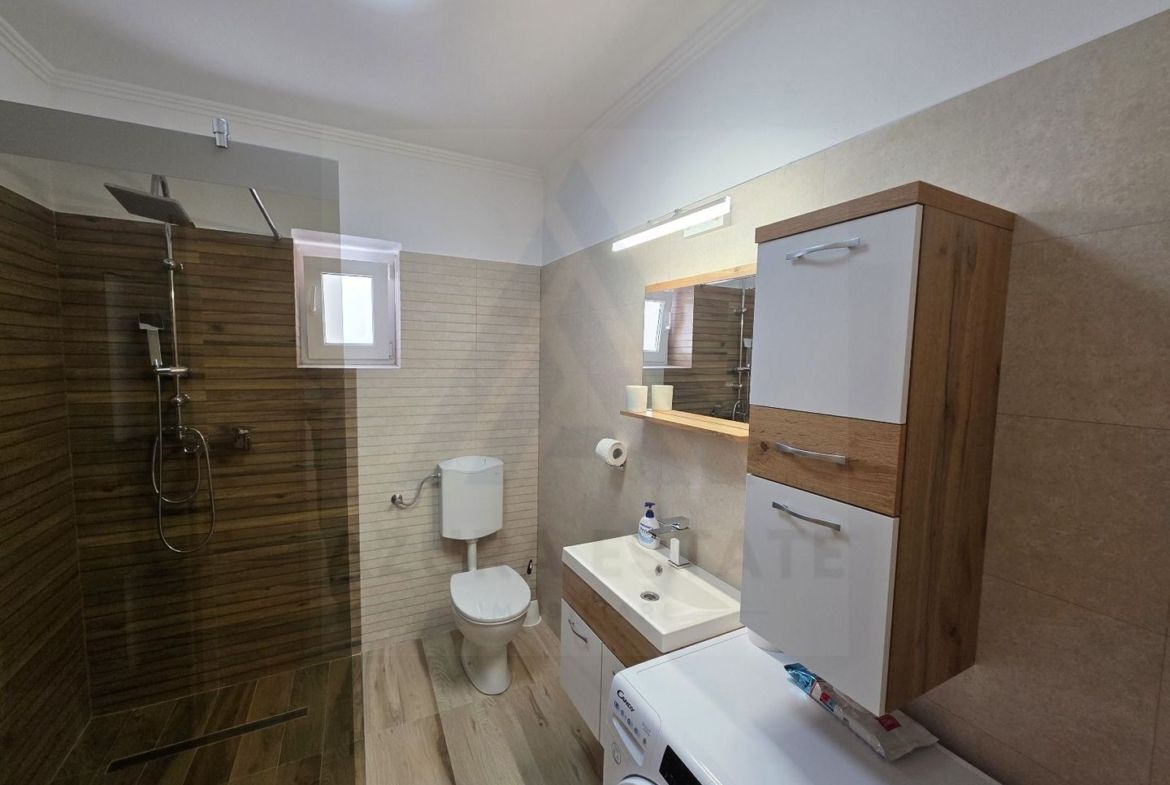 Apartament la casa 2 dormitoare terasa si curte proprie Sub Arini