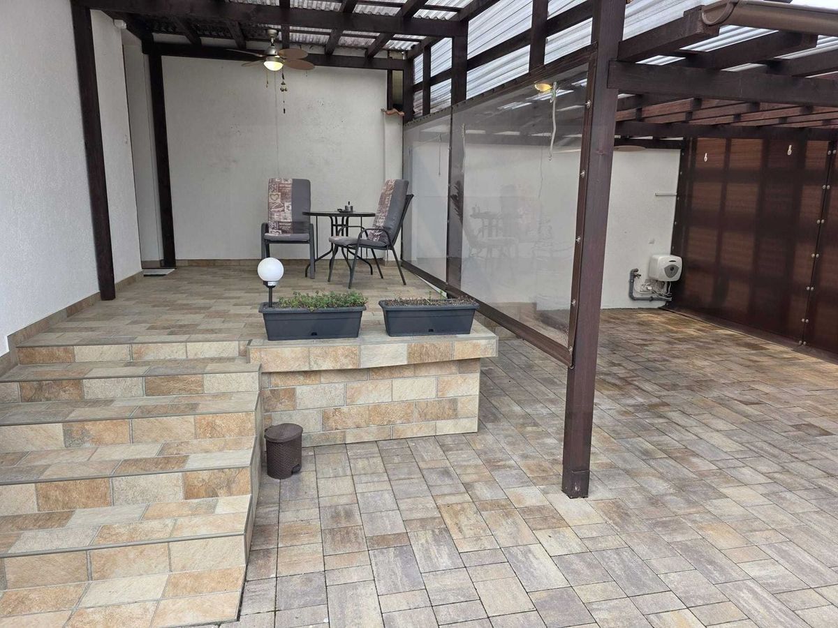 Apartament la casa 2 dormitoare terasa si curte proprie Sub Arini
