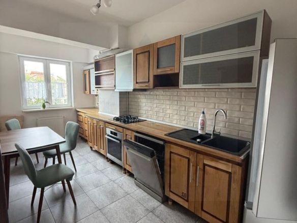 Apartament 3 camere 77mp Etaj 1 balcon 8 mp Bulevardul Mihai Viteazu