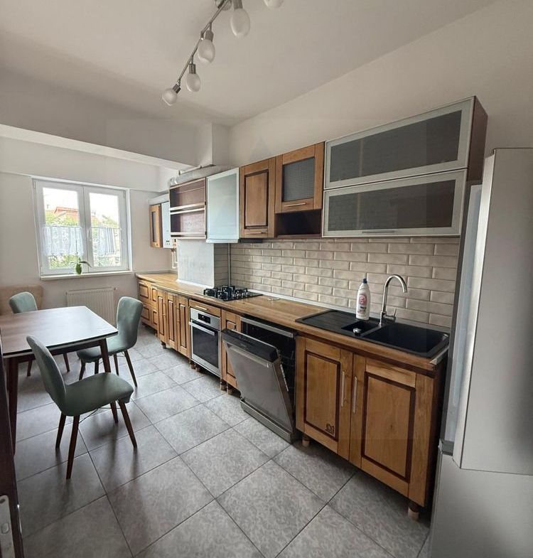 Apartament 3 camere 77mp Etaj 1 balcon 8 mp Bulevardul Mihai Viteazu