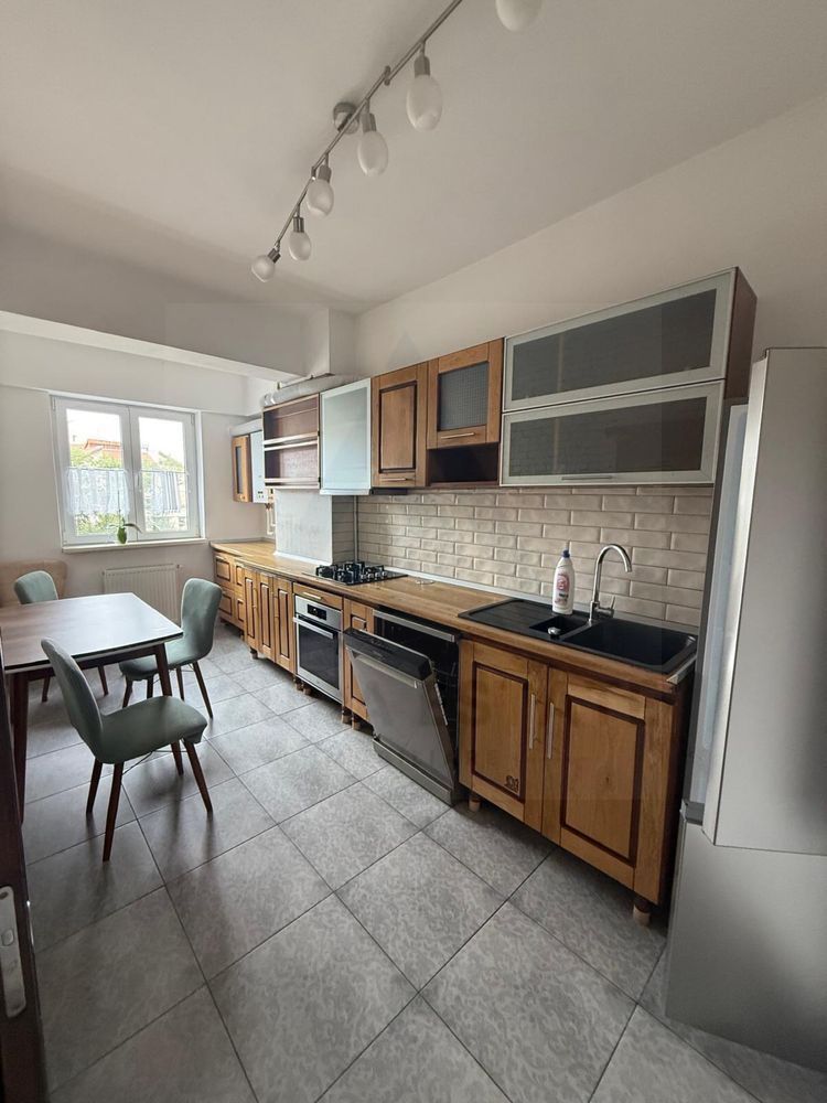 Apartament 3 camere 77mp Etaj 1 balcon 8 mp Bulevardul Mihai Viteazu