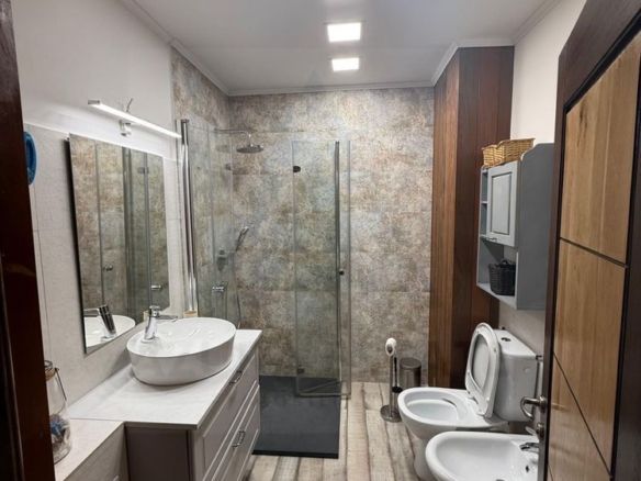 Apartament 3 camere 77mp Etaj 1 balcon 8 mp Bulevardul Mihai Viteazu