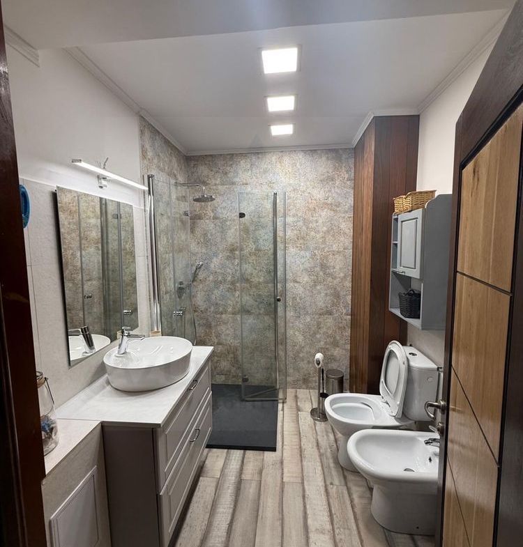 Apartament 3 camere 77mp Etaj 1 balcon 8 mp Bulevardul Mihai Viteazu