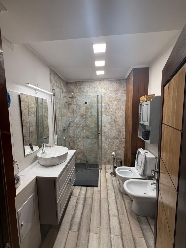 Apartament 3 camere 77mp Etaj 1 balcon 8 mp Bulevardul Mihai Viteazu