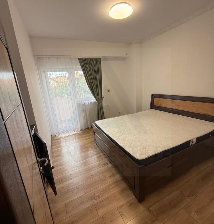 Apartament 3 camere 77mp Etaj 1 balcon 8 mp Bulevardul Mihai Viteazu