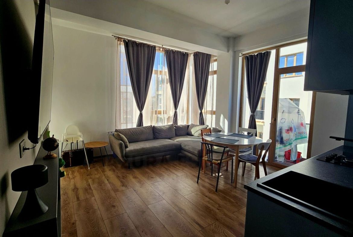 Apartament 3 camere etaj 1 balcon si terasa 63 mp utili  în Șelimbăr