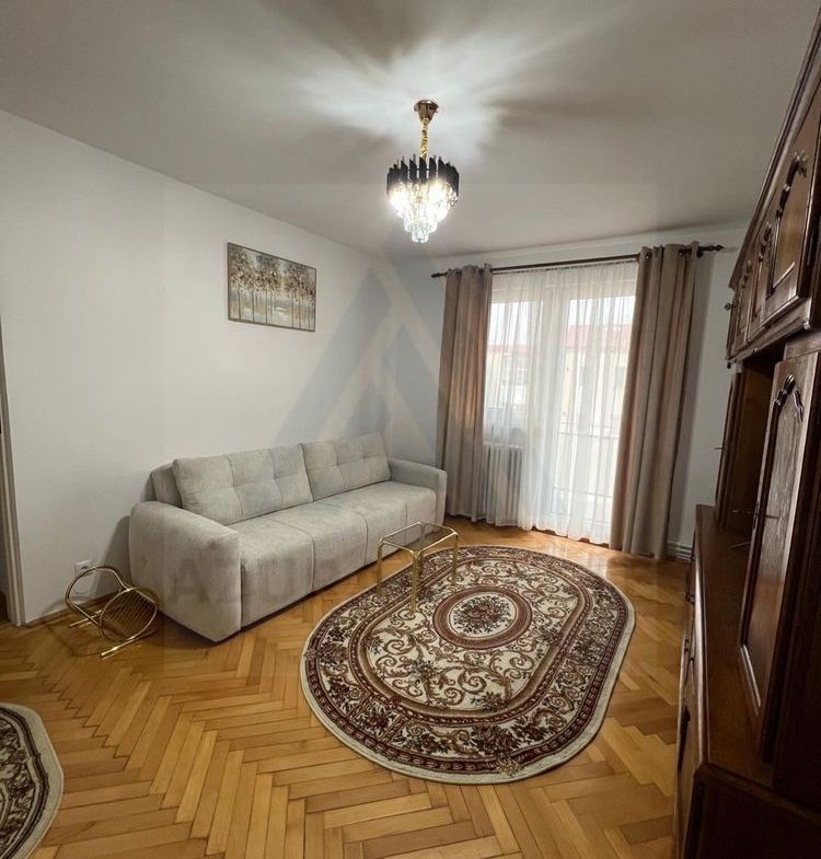 Apartament 3 camere 60 mp utili boxa la subsol zona Mihai Viteazul