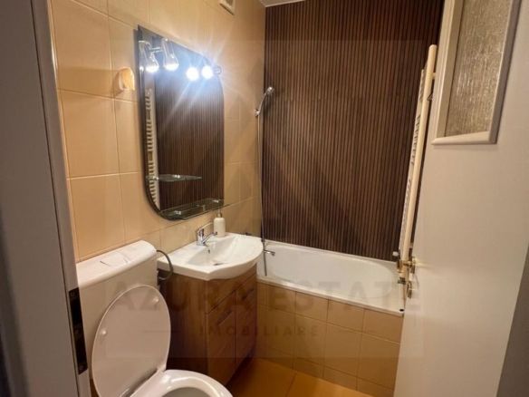 Apartament 3 camere 60 mp utili boxa la subsol zona Mihai Viteazul
