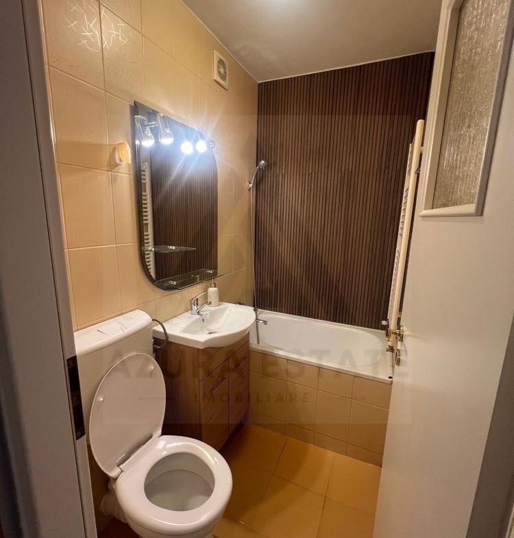 Apartament 3 camere 60 mp utili boxa la subsol zona Mihai Viteazul