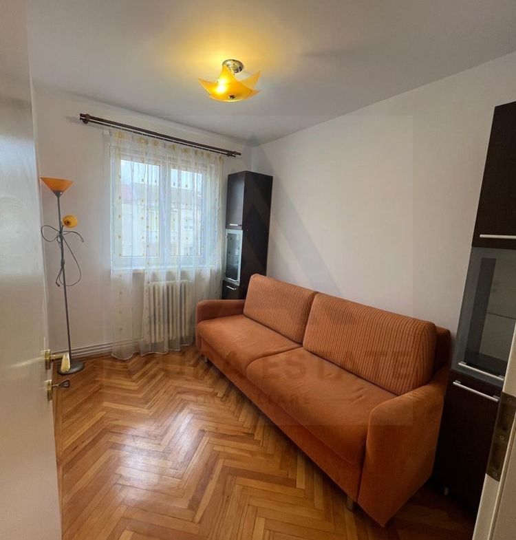 Apartament 3 camere 60 mp utili boxa la subsol zona Mihai Viteazul