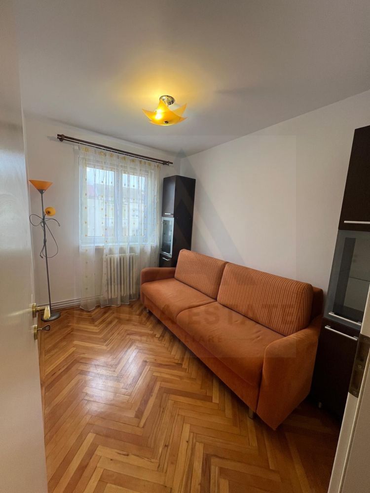 Apartament 3 camere 60 mp utili boxa la subsol zona Mihai Viteazul