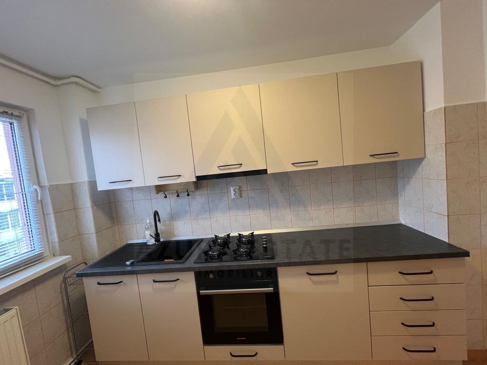 Apartament 3 camere 60 mp utili boxa la subsol zona Mihai Viteazul