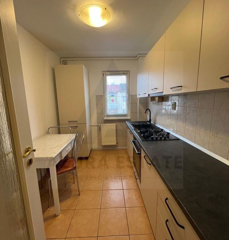 Apartament 3 camere 60 mp utili boxa la subsol zona Mihai Viteazul