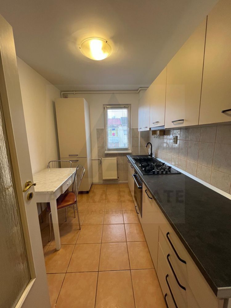 Apartament 3 camere 60 mp utili boxa la subsol zona Mihai Viteazul