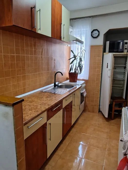 Apartament 2 camere bucatarie inchisa baie cu geam zona Mihai Viteazu