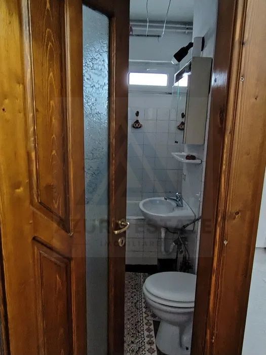 Apartament 2 camere bucatarie inchisa baie cu geam zona Mihai Viteazu