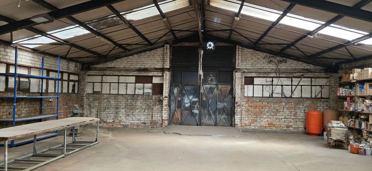 Hală de închiriat Sector 3 – Șos. Industriilor – 290 mp