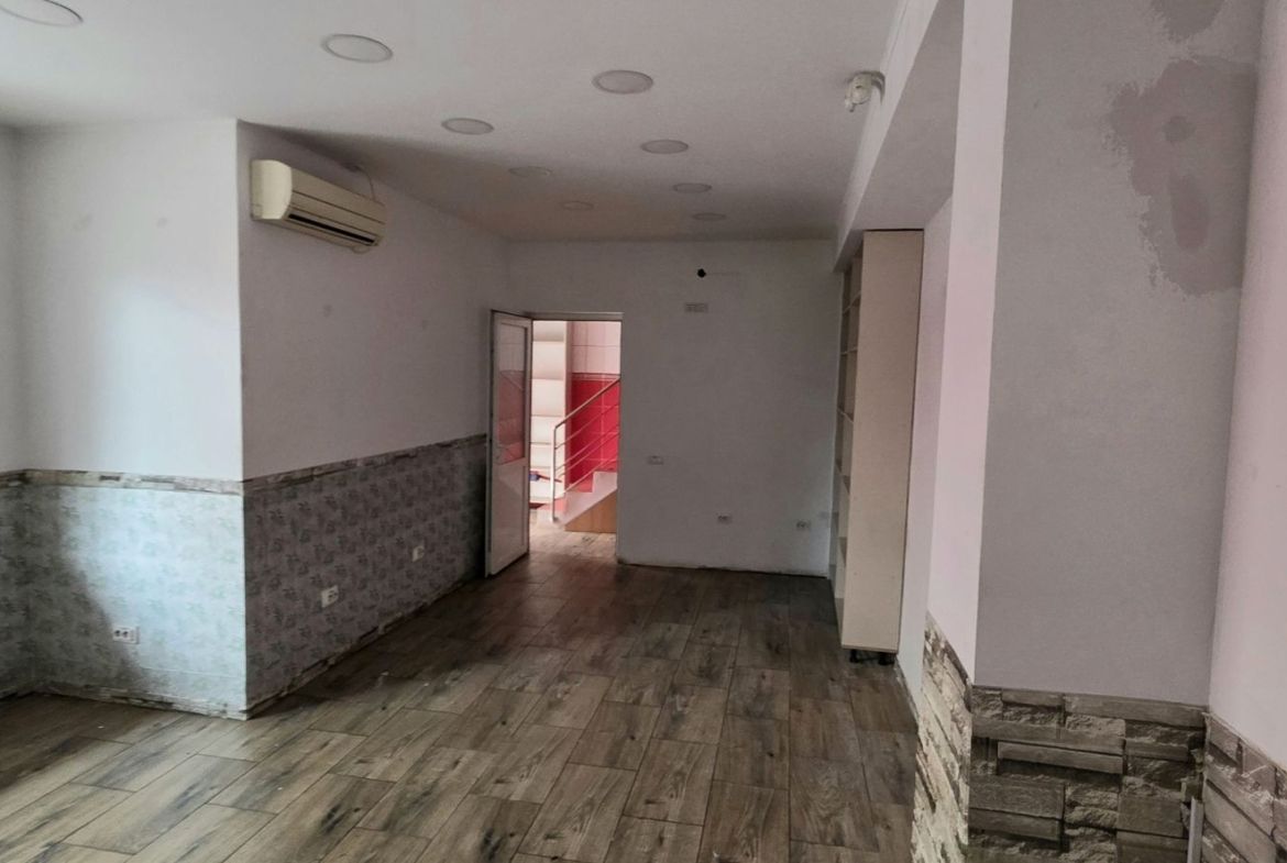 Spațiu Comercial Premium  Drumul Sării – Răzoare  Vizibilitate Mare