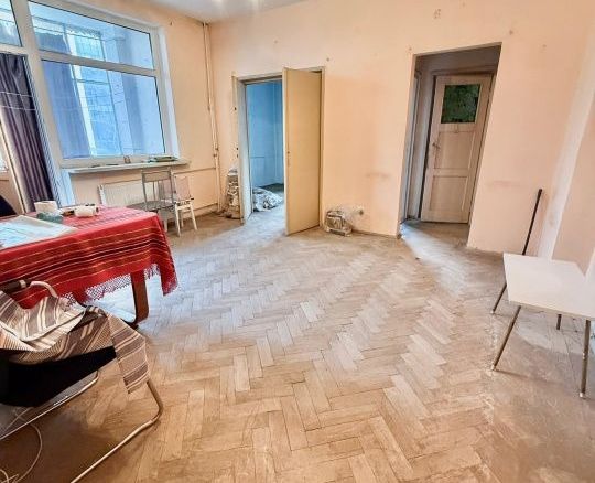 Metrou Lujerului – ap. 3 camere – necesita renovare completa