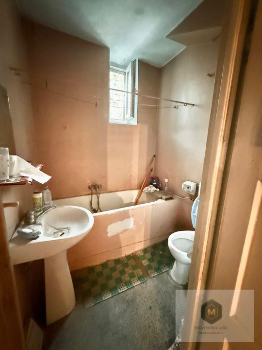 Metrou Lujerului – ap. 3 camere – necesita renovare completa