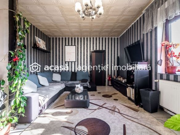 Apartament tip casă | 3 camere & curte | zona Colegiului Moise Nicoară