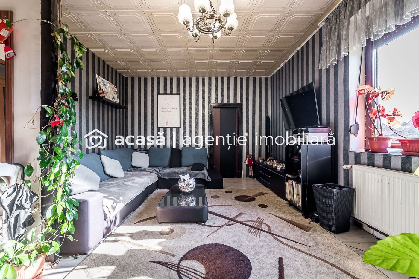 Apartament tip casă | 3 camere & curte | zona Colegiului Moise Nicoară