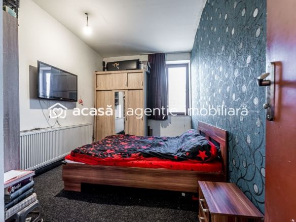 Apartament tip casă | 3 camere & curte | zona Colegiului Moise Nicoară