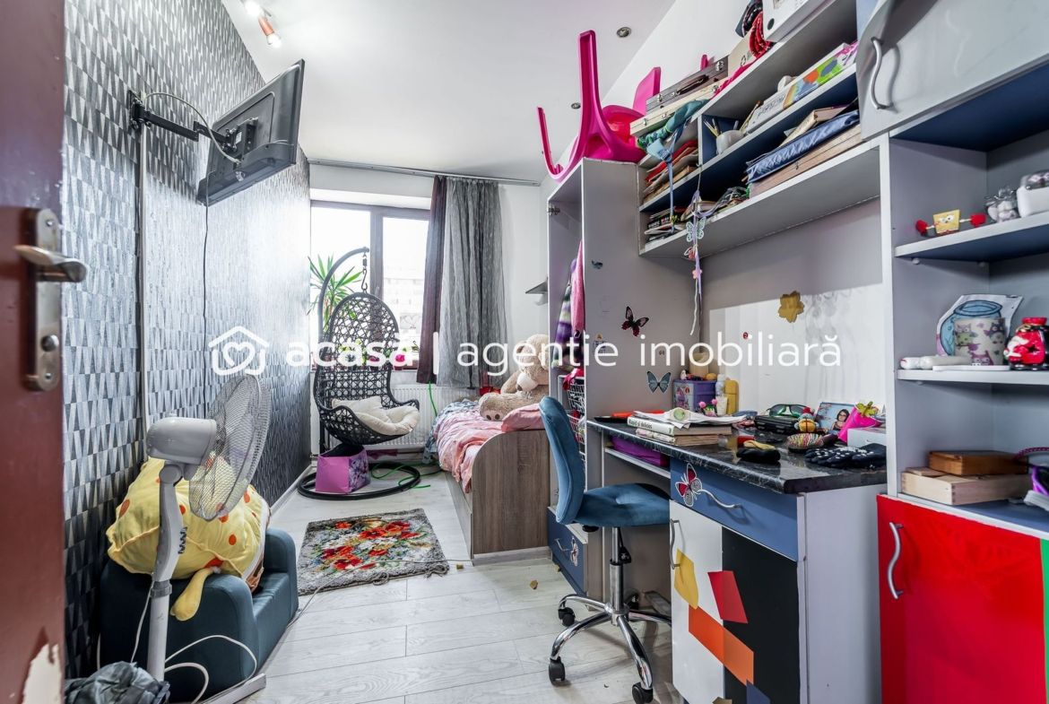 Apartament tip casă | 3 camere & curte | zona Colegiului Moise Nicoară